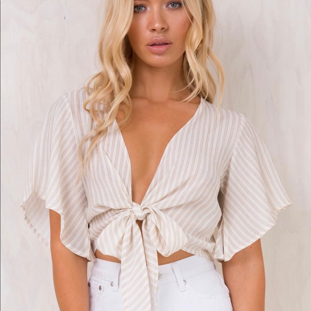 Front tie top